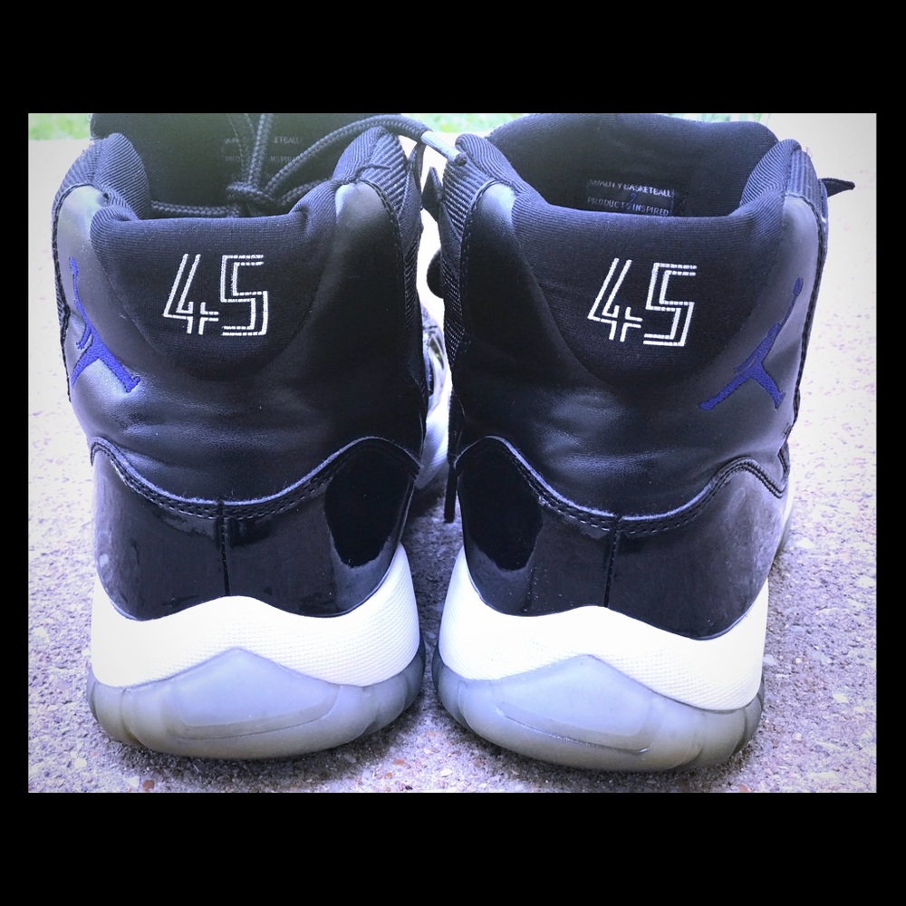 2009 Space jam 11’s